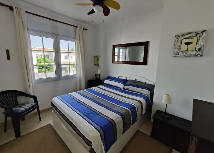 Isabel Apartmento دينايا