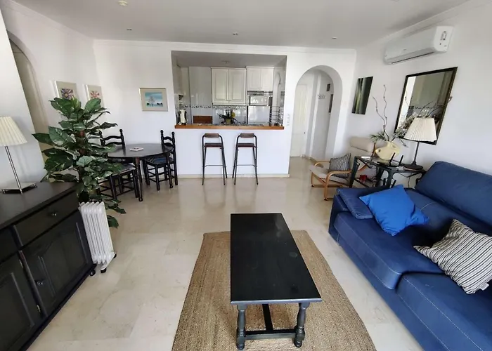 Isabel Apartmento دينايا